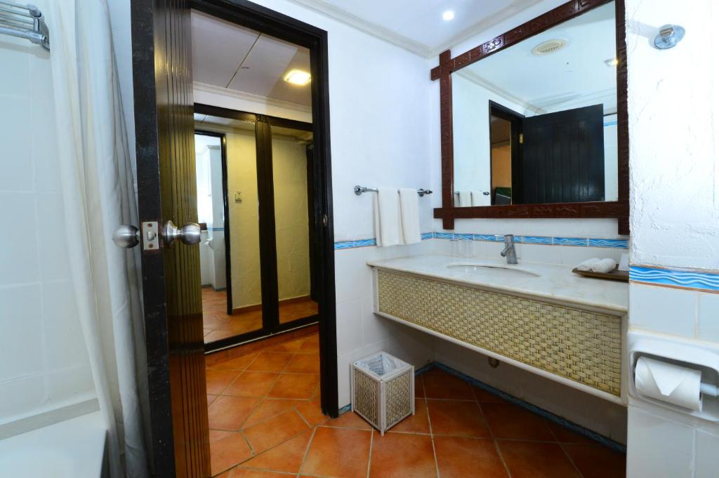 Diani Reef Beach Resort & Spa - photo 18