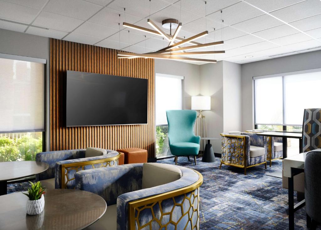 Hampton Inn & Suites Dallas-DFW Airport Hurst - photo 1