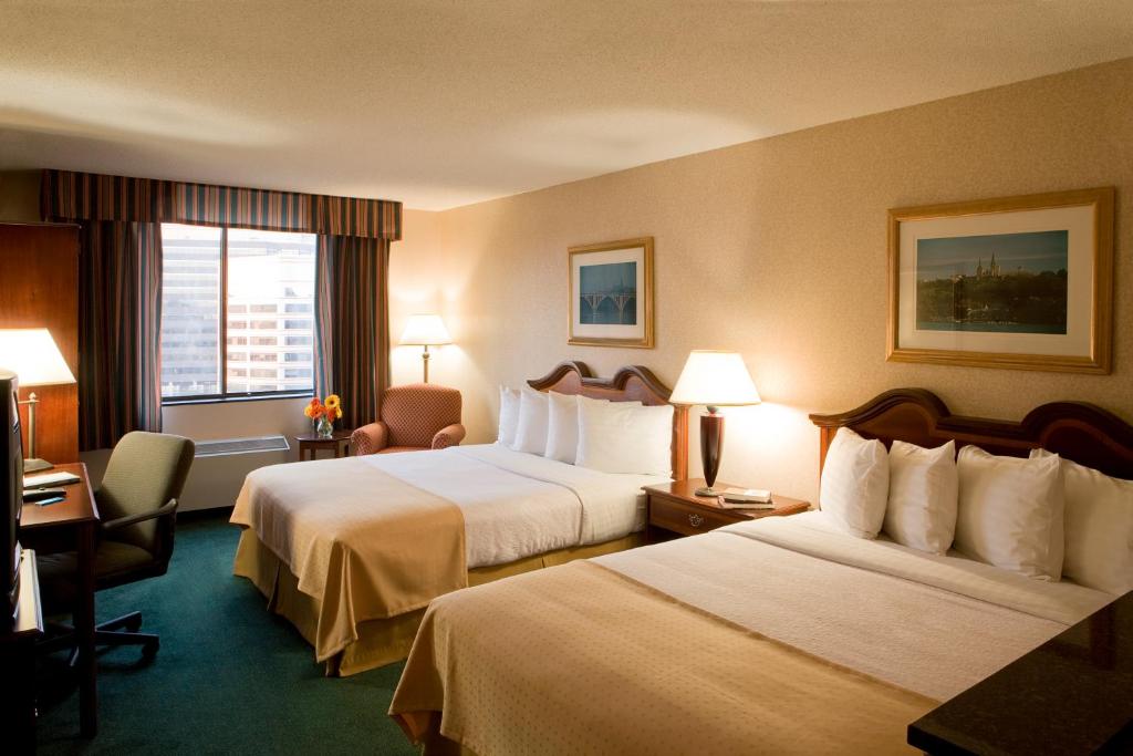 Holiday Inn Arlington at Ballston by IHG - photo 2