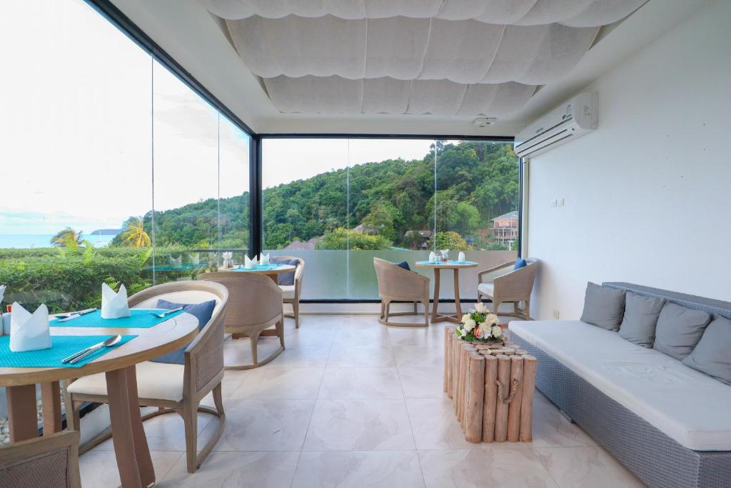 Bandara Beach Resort, Phuket - photo 52
