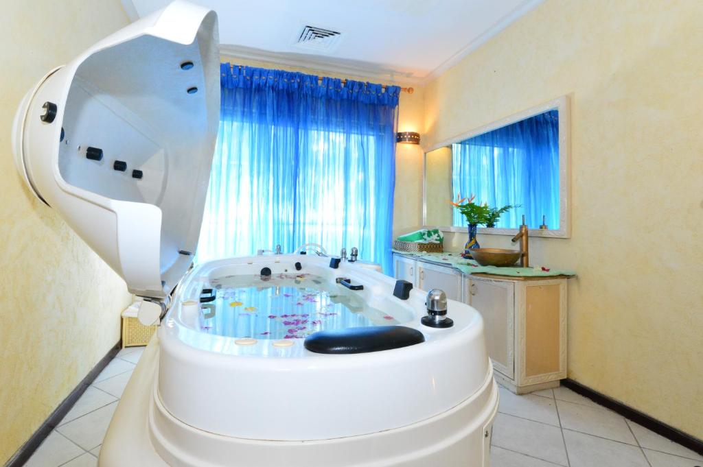 Diani Reef Beach Resort & Spa - photo 7
