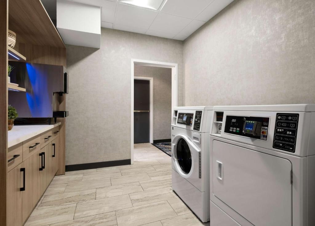 Hampton Inn & Suites Dallas-DFW Airport Hurst - photo 17